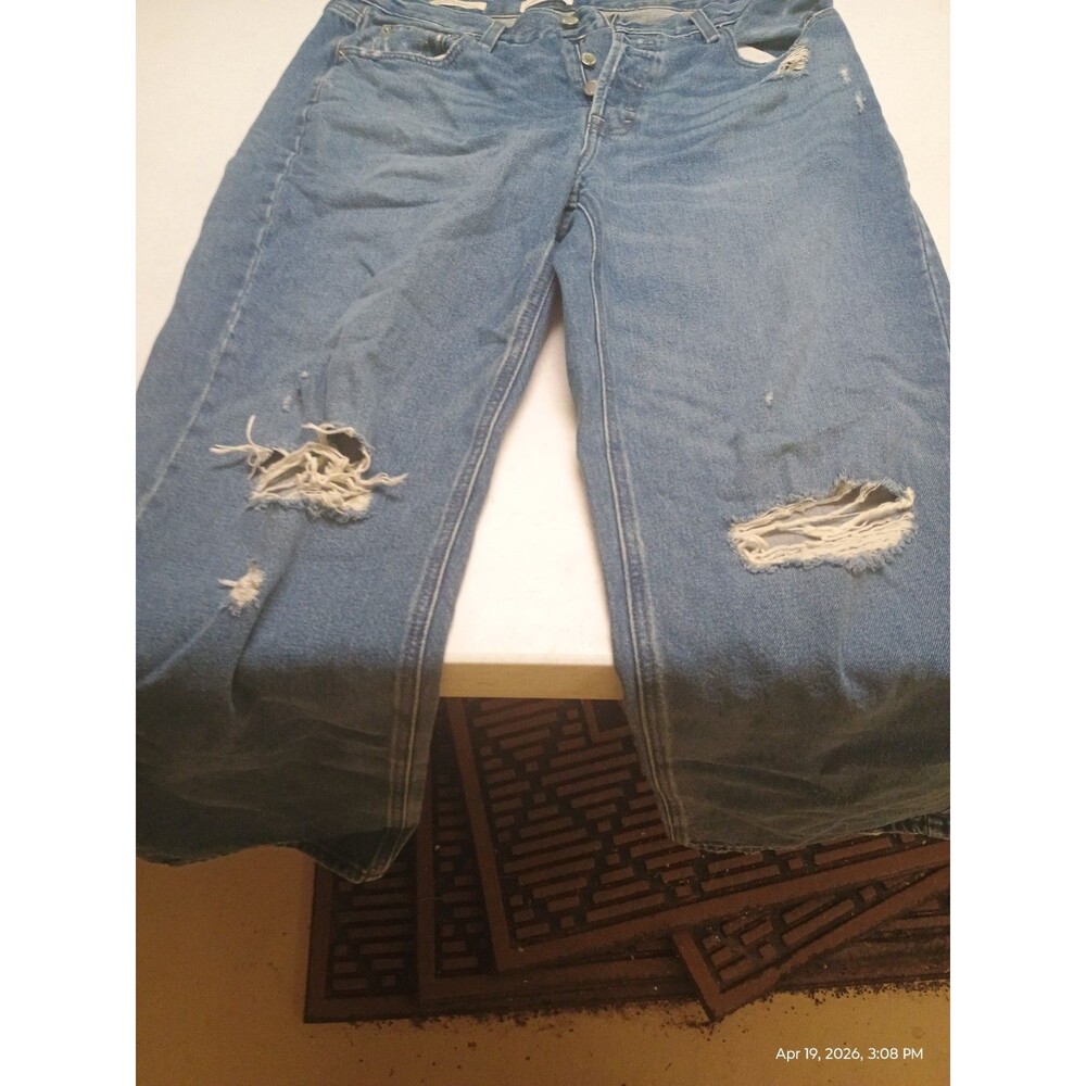 Disstressed womens jeans - Universal thread size 10
